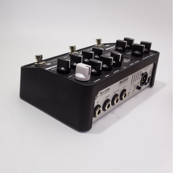 Two Notes ReVolt Bass Preamp Two Notes ReVolt Bass Preamp